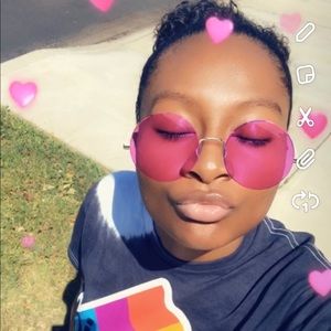 Meet your Posher, Latisha